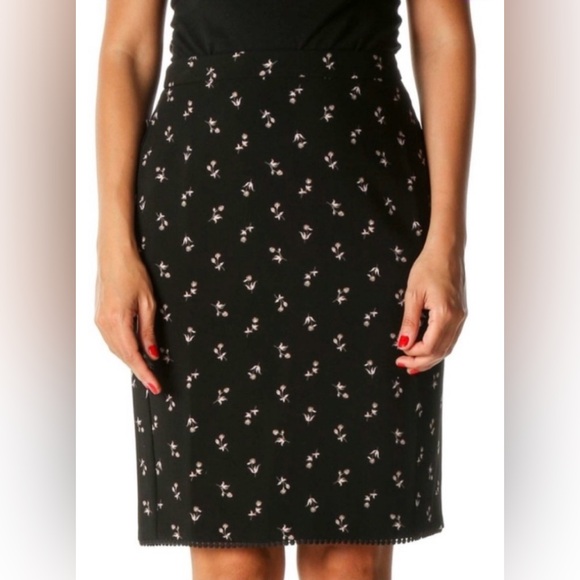 Ann Taylor Black Floral Print Pencil Skirt size 10 - Picture 1 of 6
